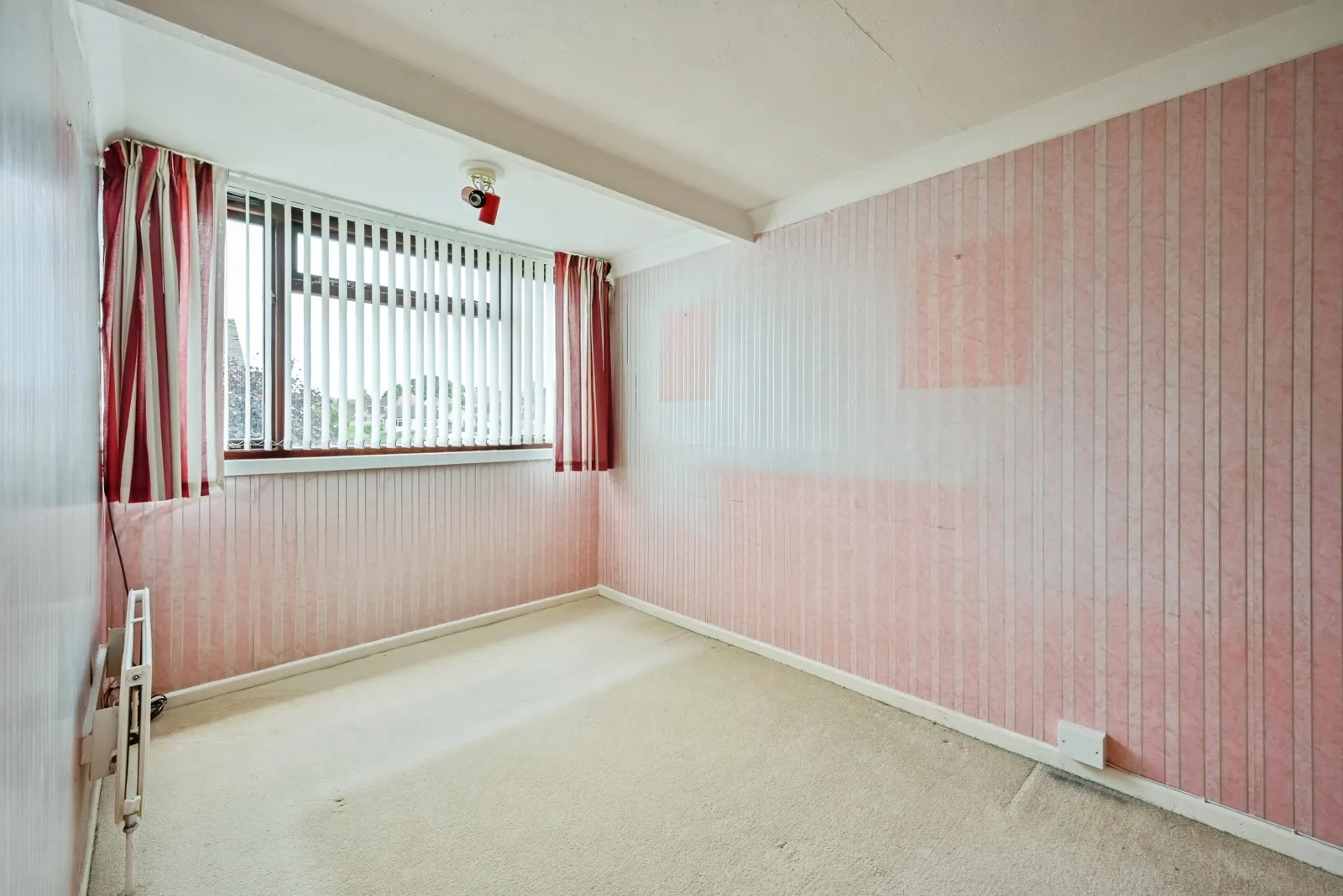 3 bed Semi-Detached Bungalow