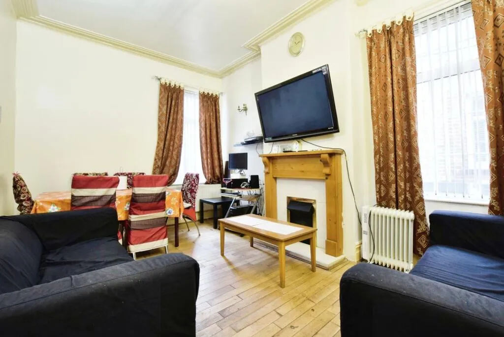 5 bed Semi-Detached
