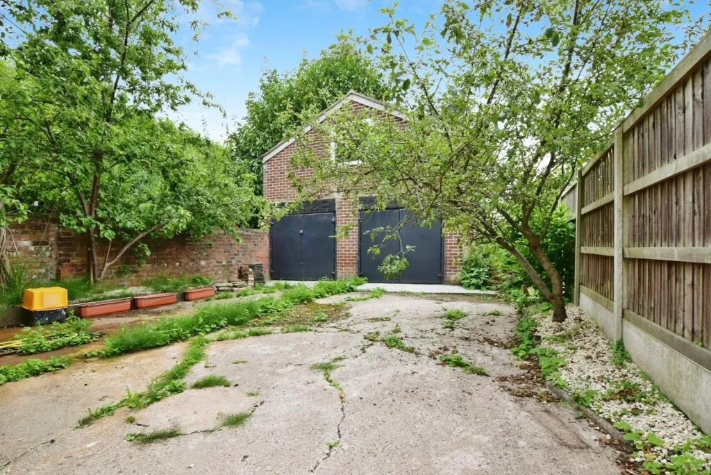 5 bed Semi-Detached