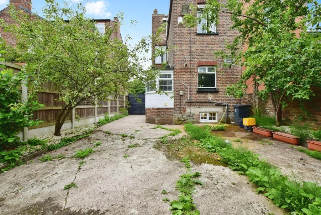 5 bed Semi-Detached