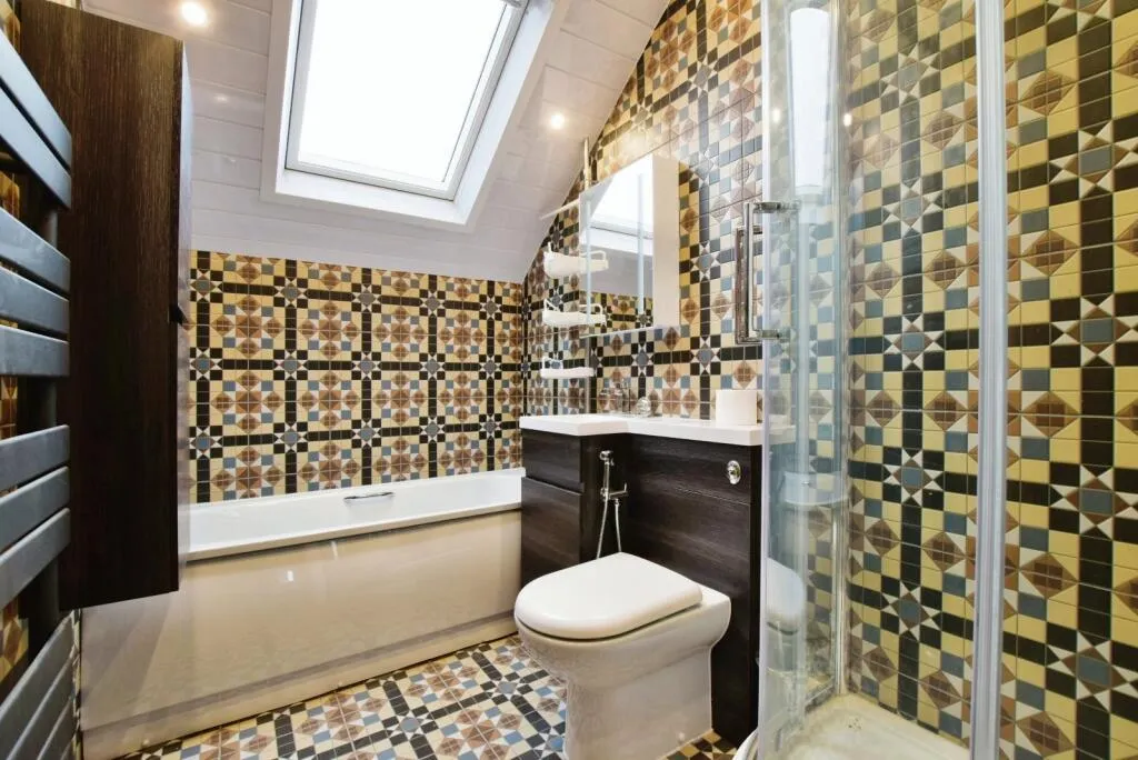 5 bed Semi-Detached
