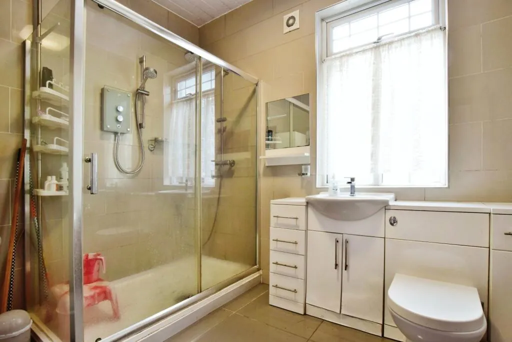 5 bed Semi-Detached