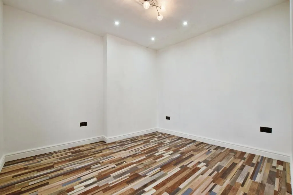 5 bed Semi-Detached