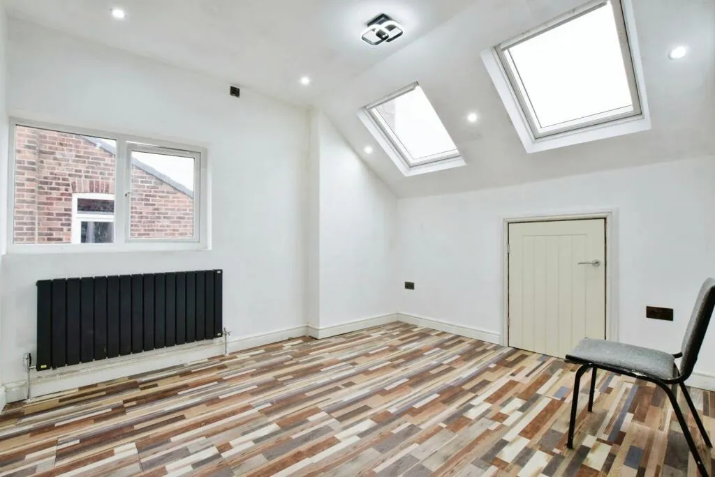 5 bed Semi-Detached