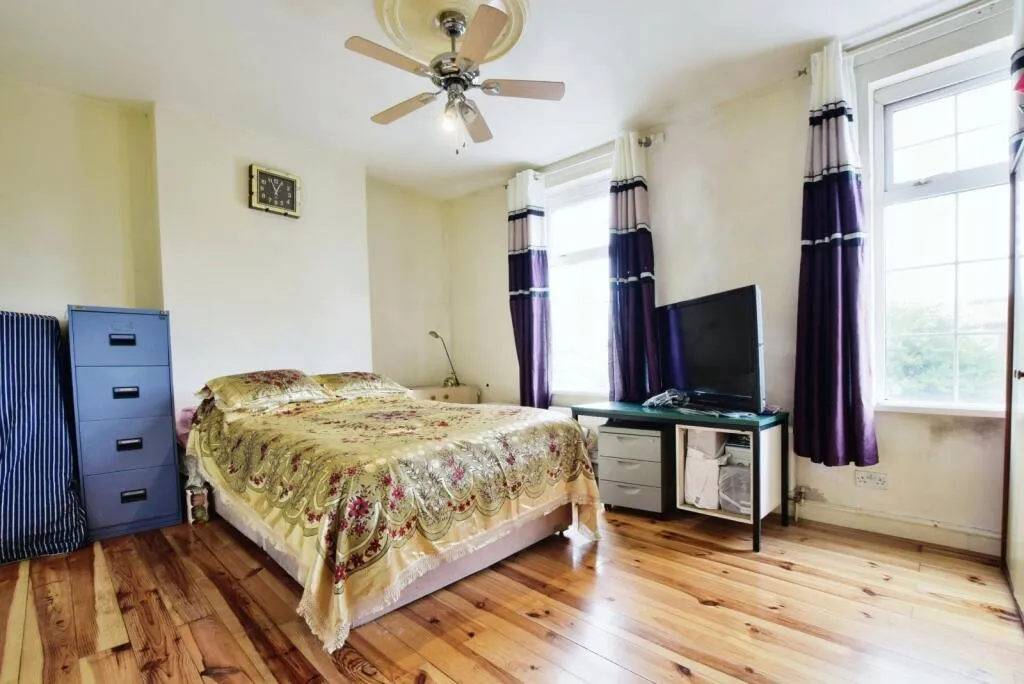 5 bed Semi-Detached