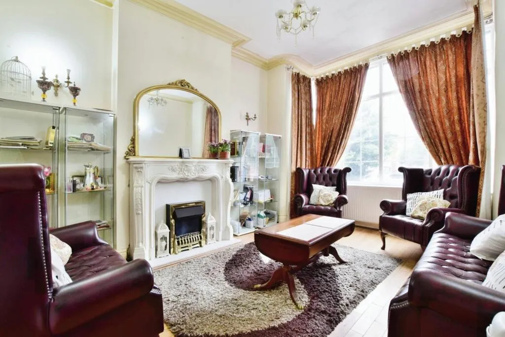 5 bed Semi-Detached