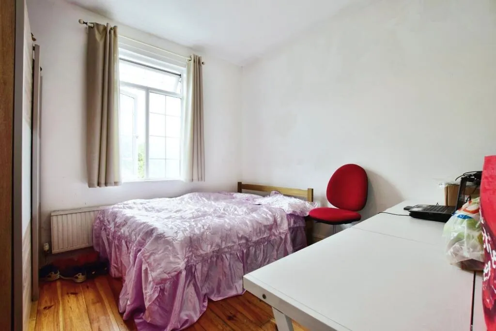 5 bed Semi-Detached