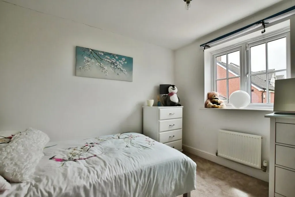 5 bed Detached