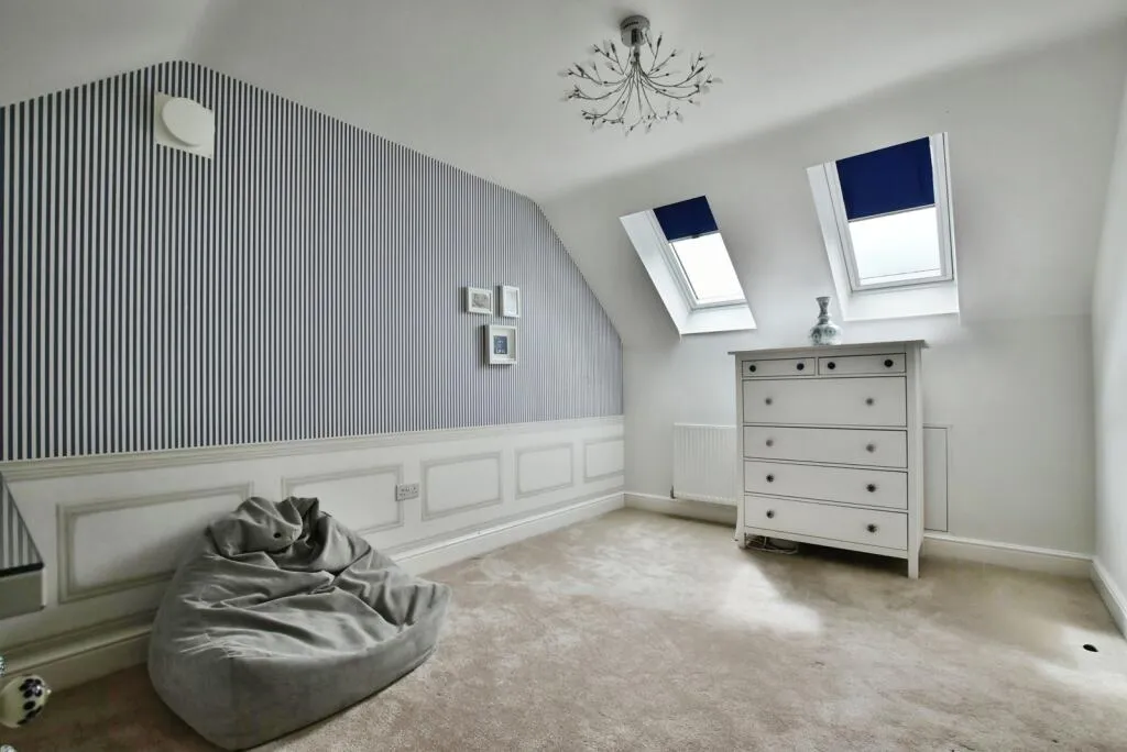 5 bed Detached