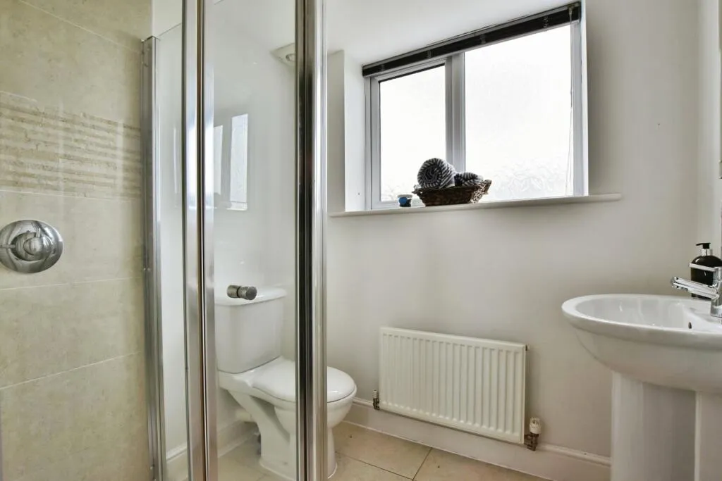 5 bed Detached