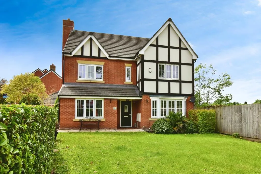 5 bed Detached