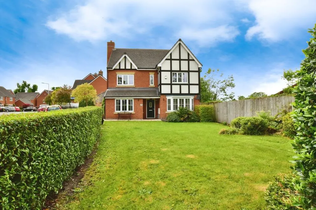 5 bed Detached