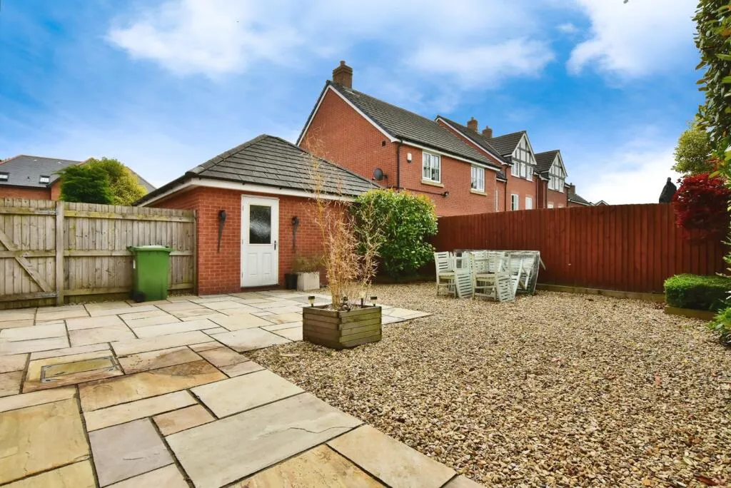 5 bed Detached