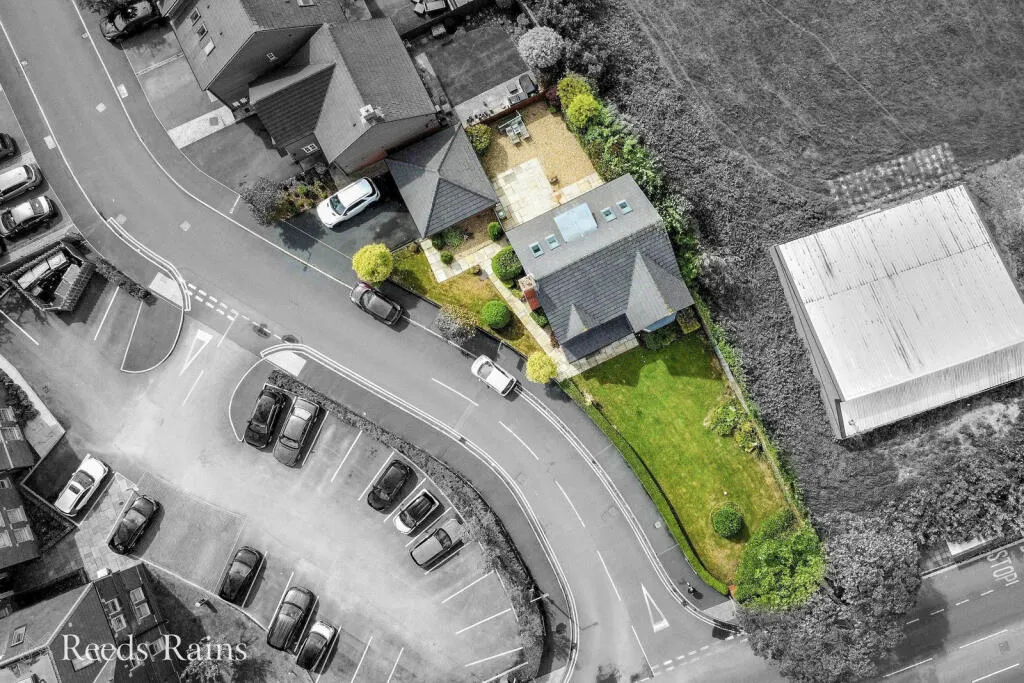 5 bed Detached