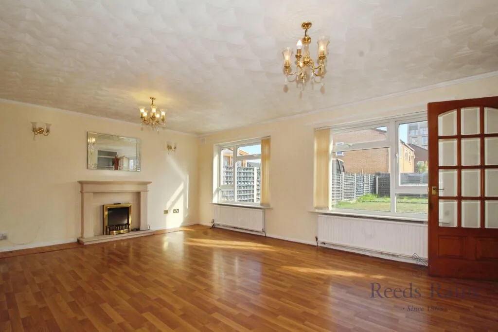 4 bed Terraced