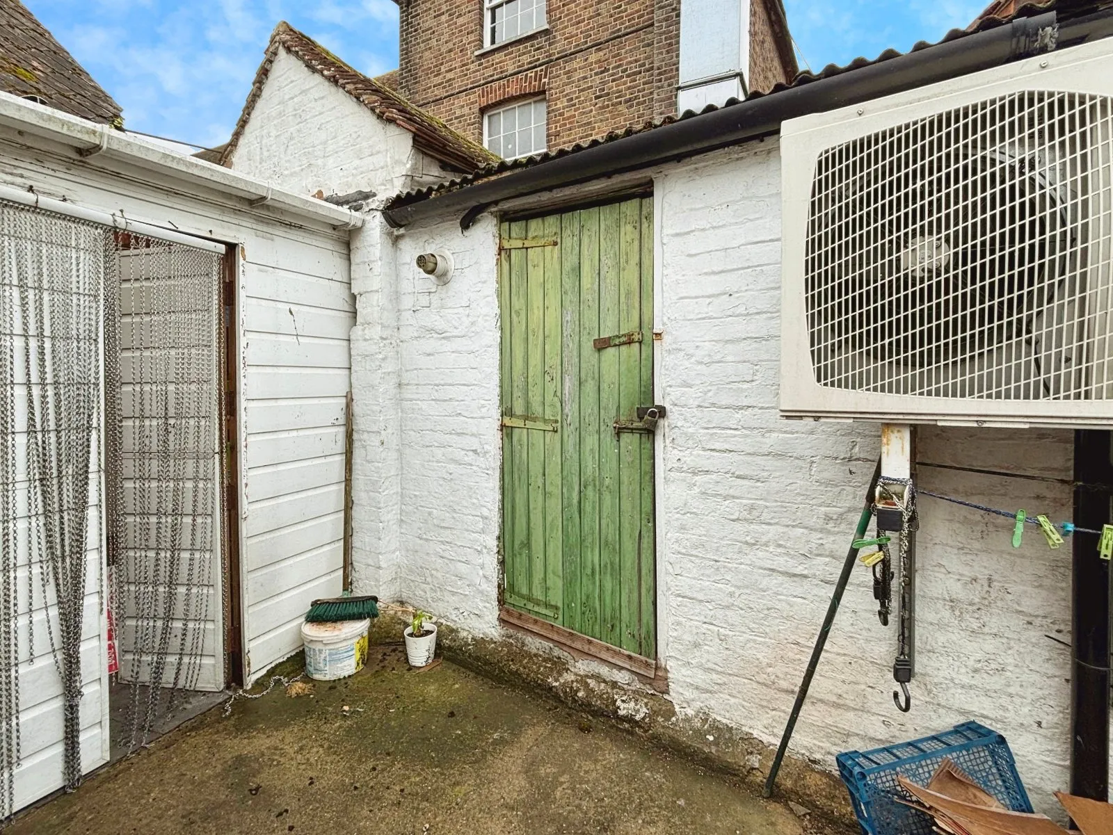 4 bed Commercial Property