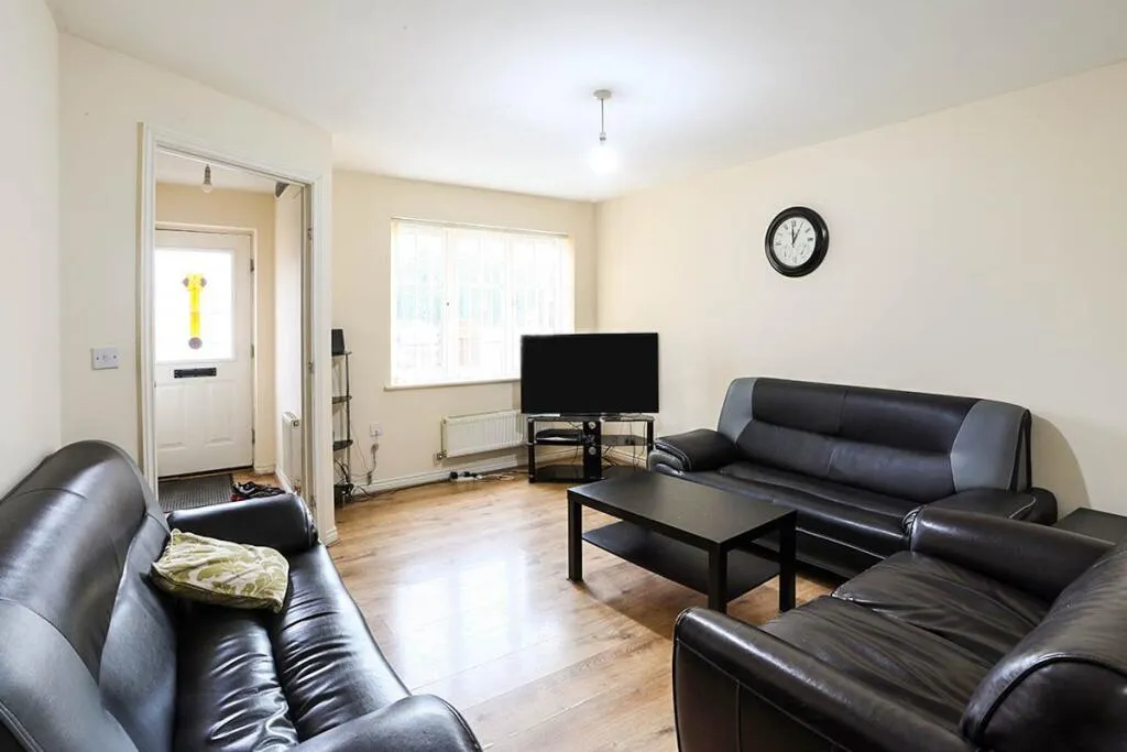 3 bed End of Terrace