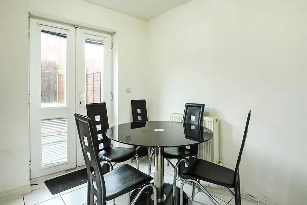 3 bed End of Terrace