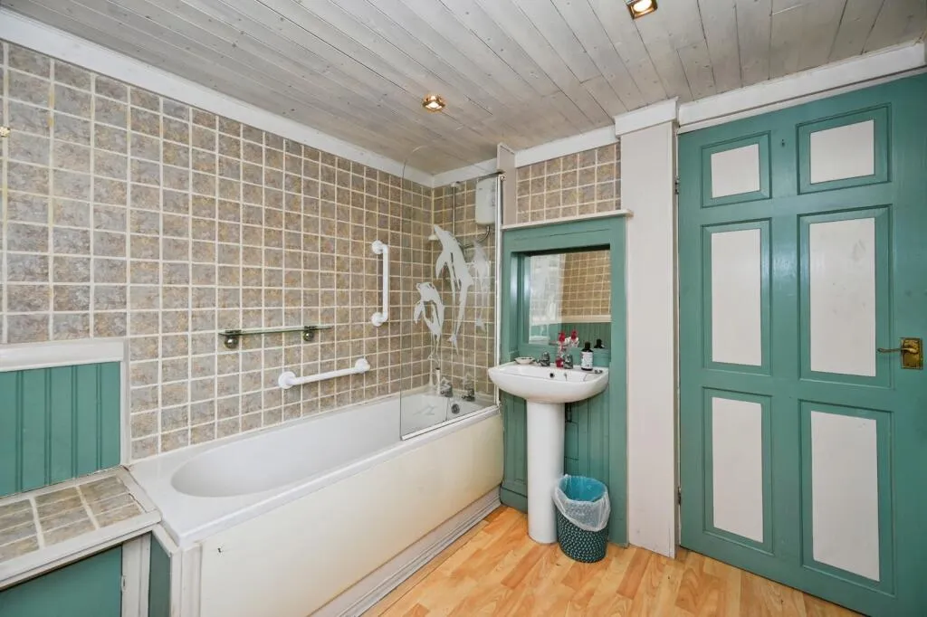 2 bed Semi-Detached