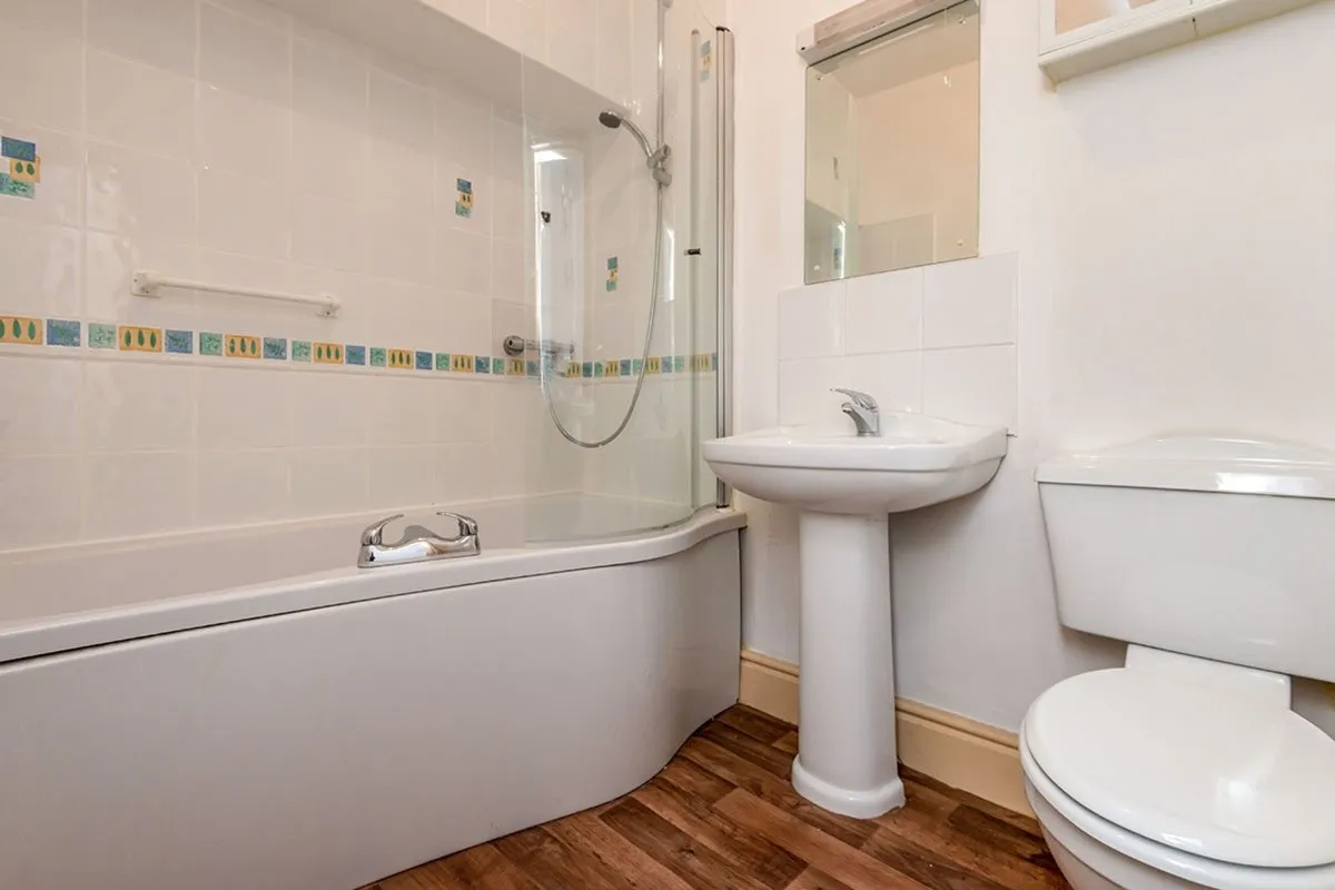 2 bed Commercial Property