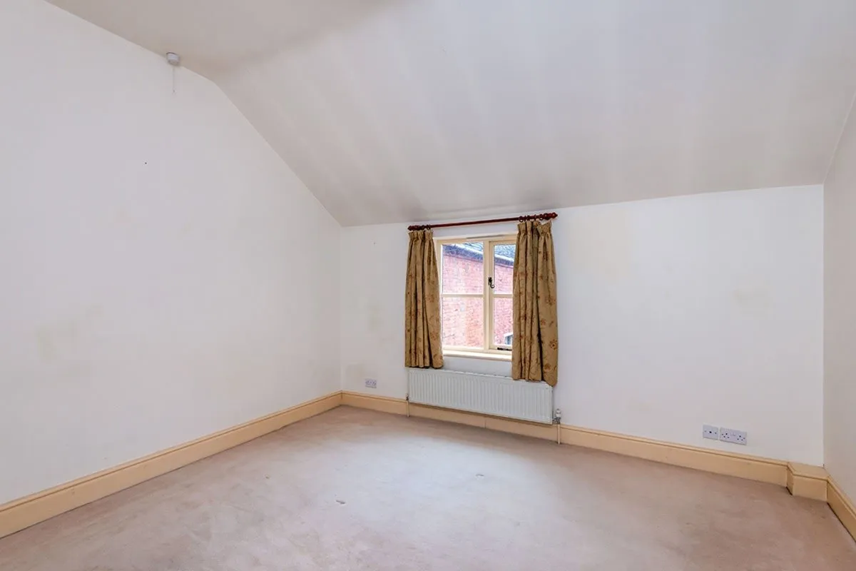 2 bed Commercial Property