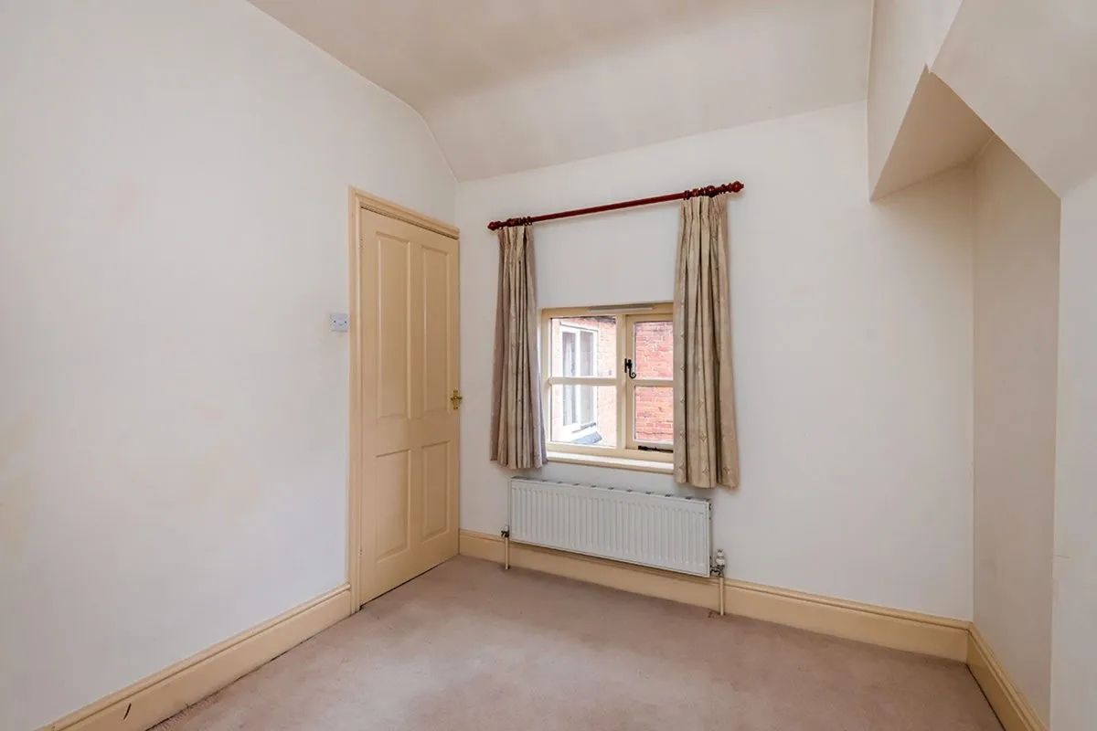 2 bed Commercial Property