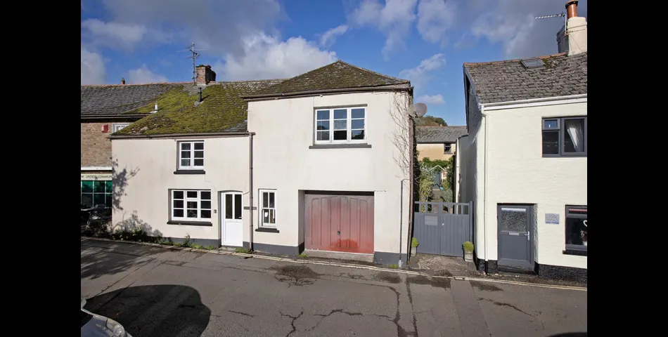 Stonesthrow, Old Road, Harbertonford, Totnes, Devon, TQ9 7TA