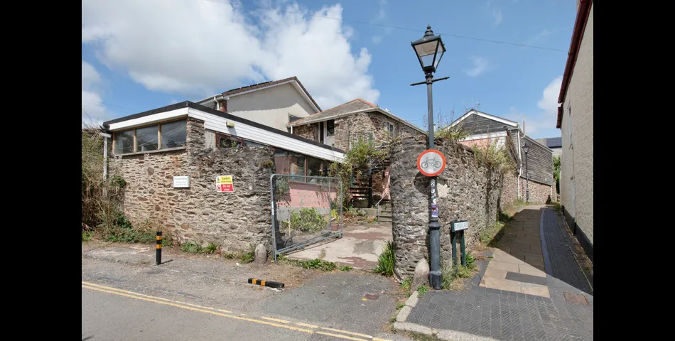 10 Bank Lane, Victoria Street, Totnes TQ9 5EH