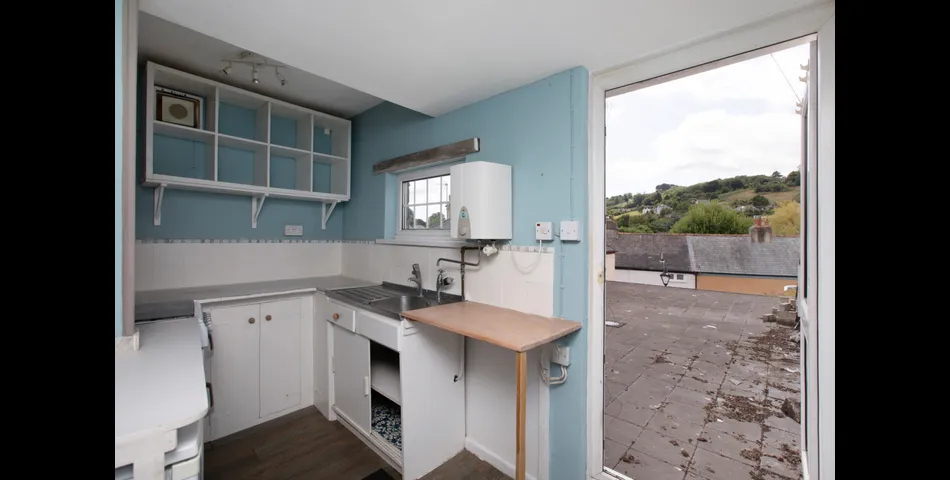 10 Bank Lane, Victoria Street, Totnes TQ9 5EH