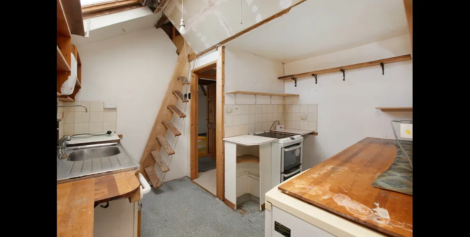 10 Bank Lane, Victoria Street, Totnes TQ9 5EH