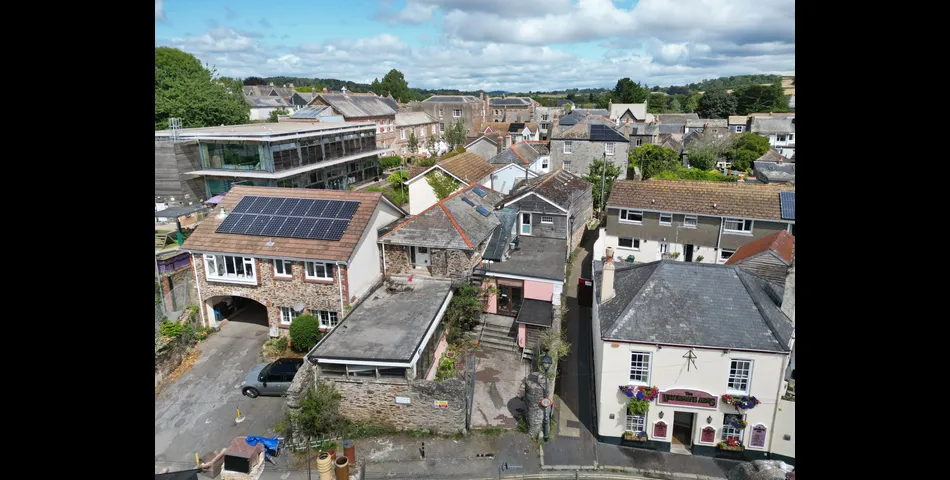 10 Bank Lane, Victoria Street, Totnes TQ9 5EH