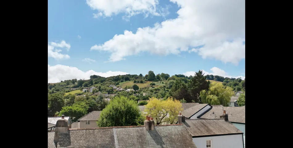 10 Bank Lane, Victoria Street, Totnes TQ9 5EH