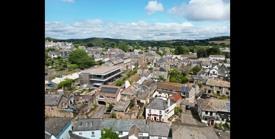 10 Bank Lane, Victoria Street, Totnes TQ9 5EH