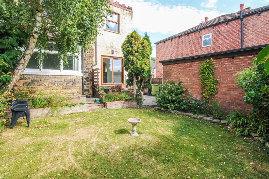 2 bed Detached