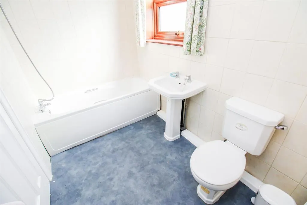 2 bed Detached