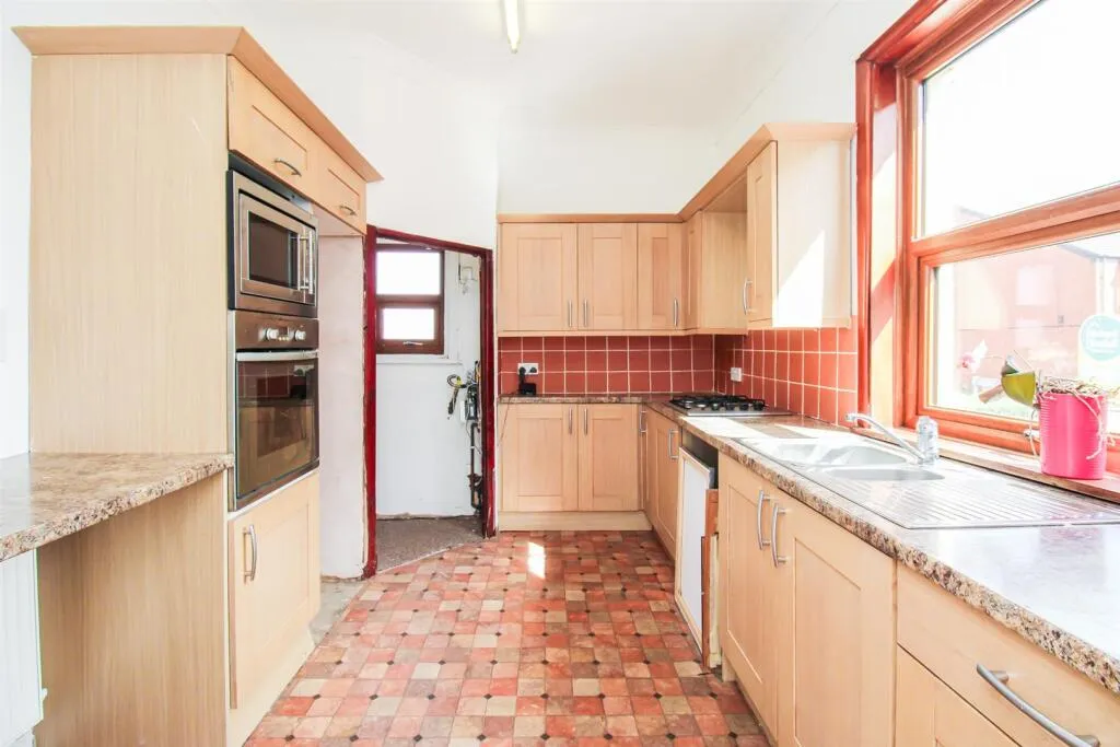 2 bed Detached