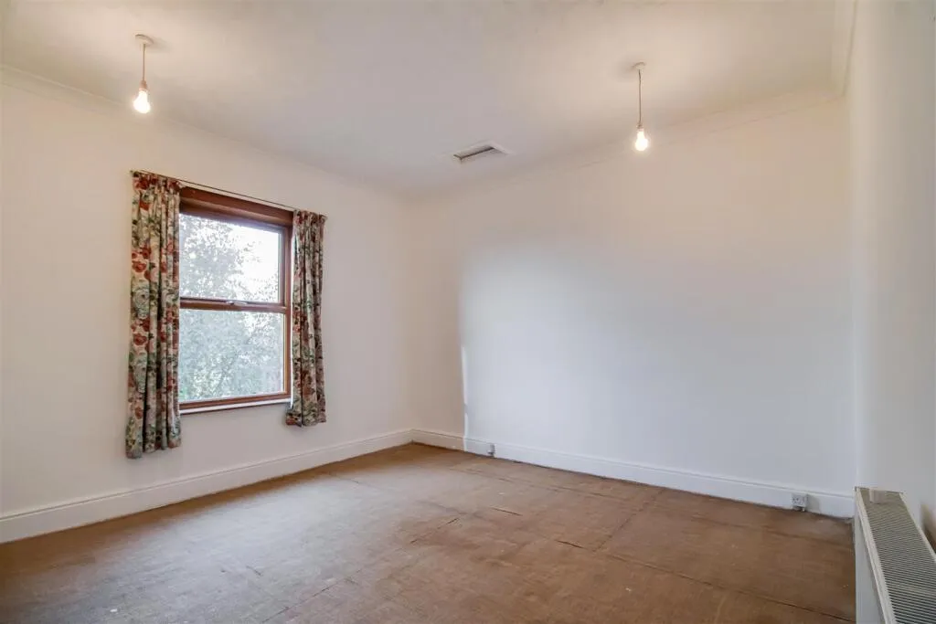 2 bed Detached