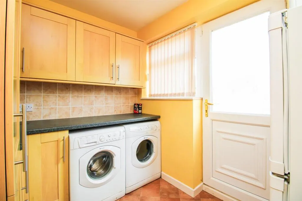 4 bed Semi-Detached