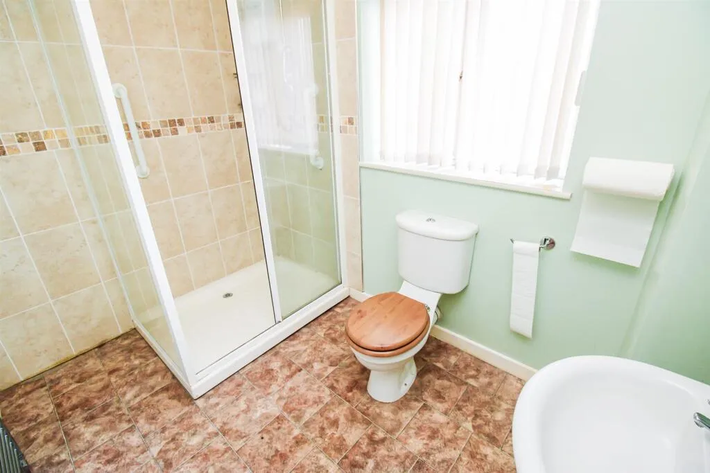 4 bed Semi-Detached
