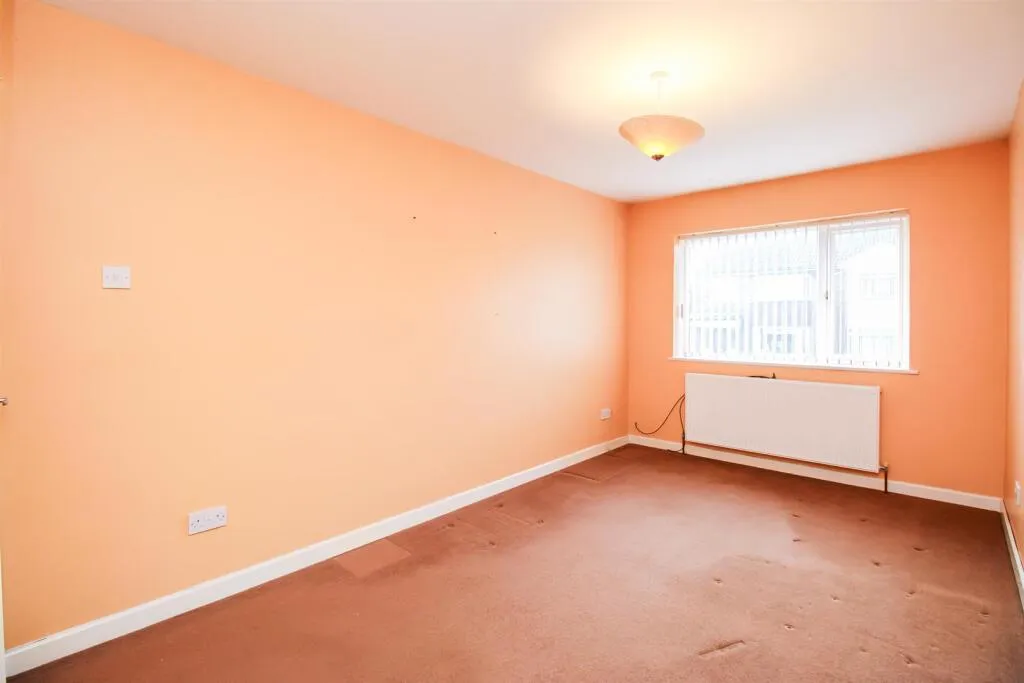 4 bed Semi-Detached