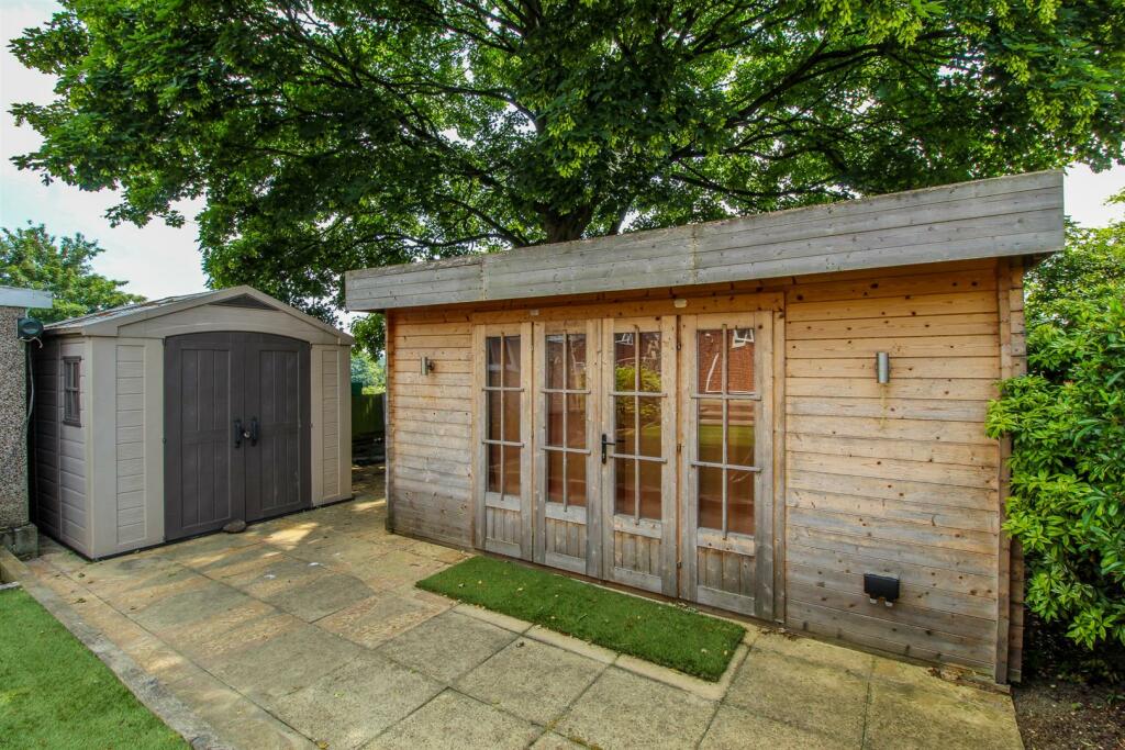 3 bed Semi-Detached Bungalow