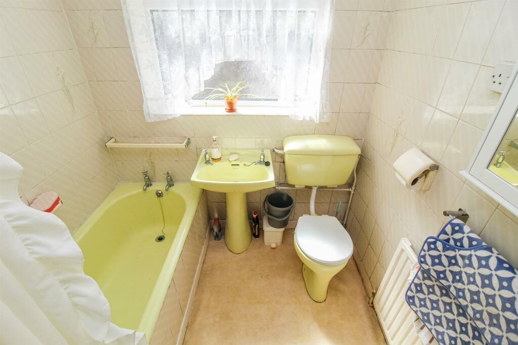 2 bed Semi-Detached Bungalow