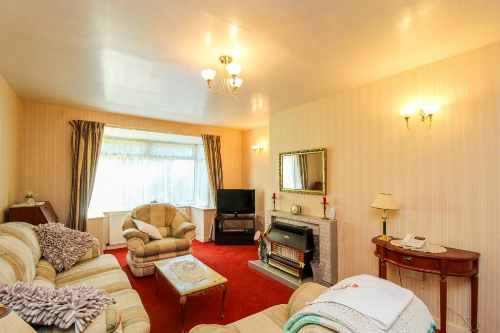 2 bed Semi-Detached Bungalow