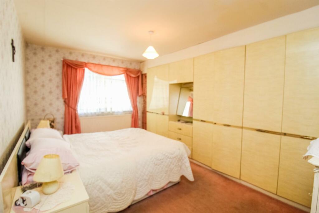 2 bed Semi-Detached Bungalow