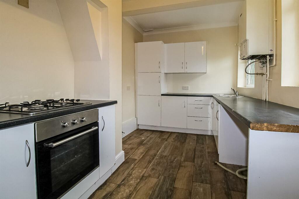4 bed End of Terrace