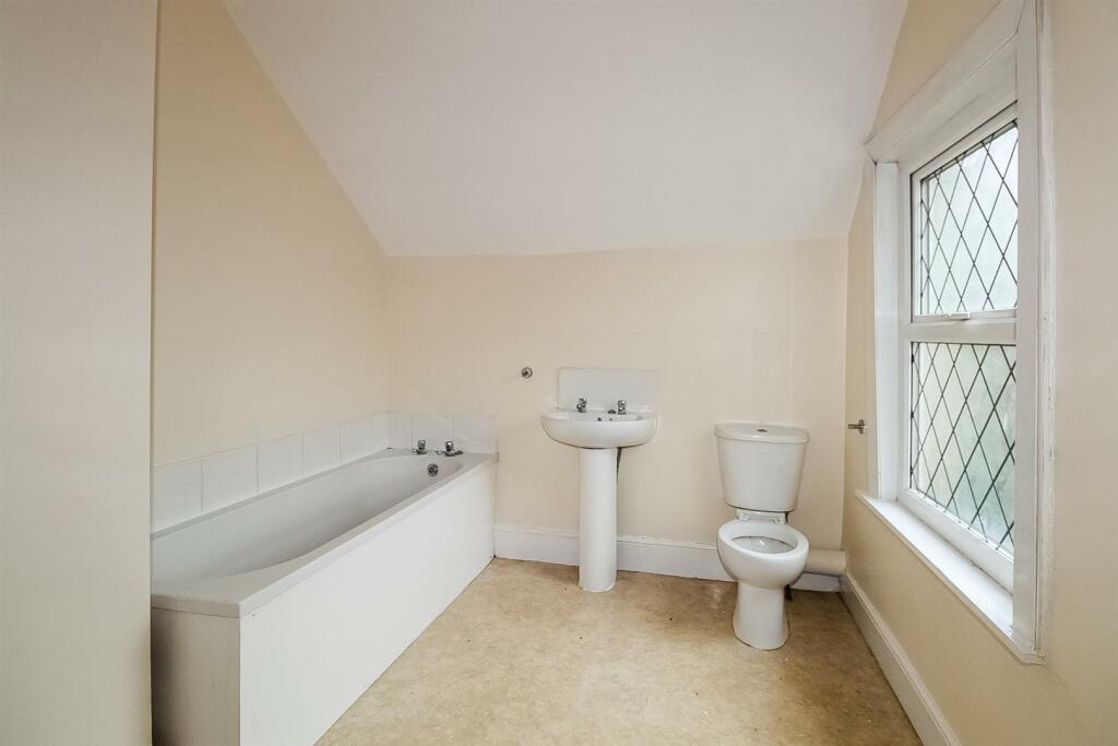 4 bed End of Terrace