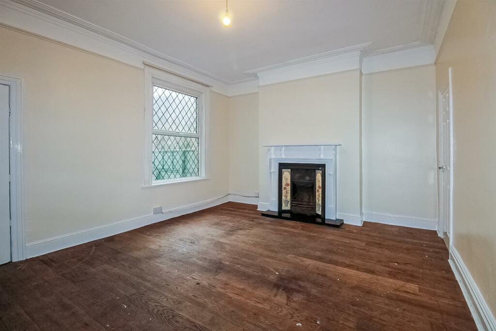 4 bed End of Terrace