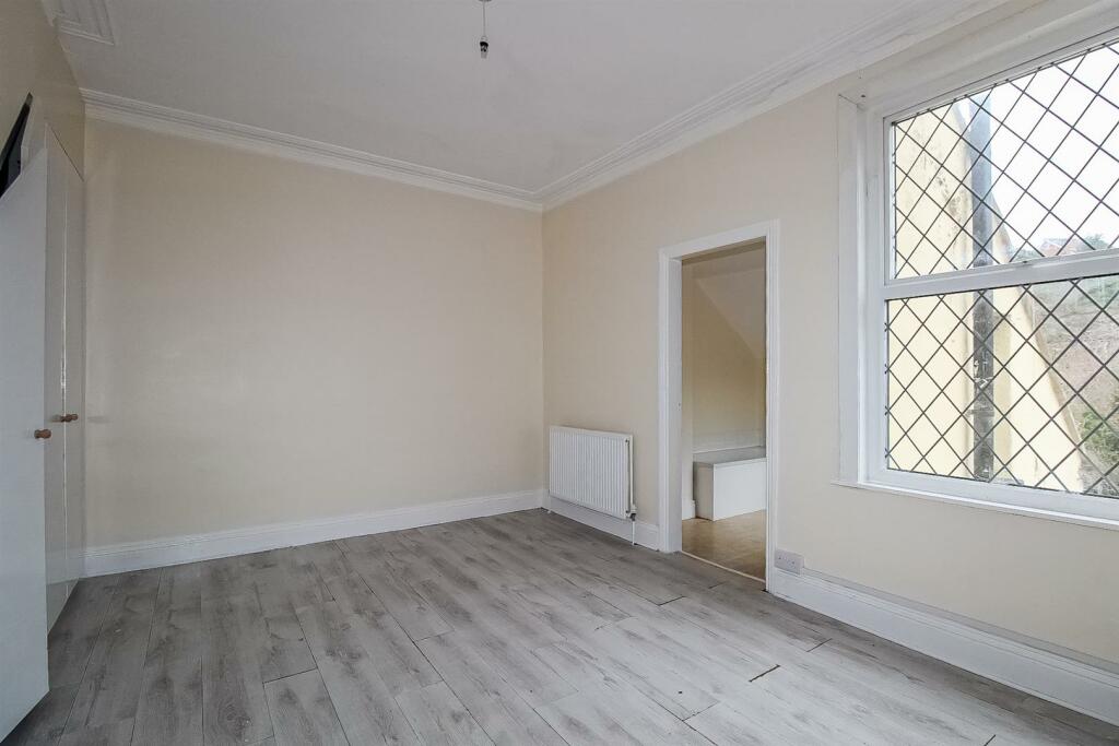 4 bed End of Terrace