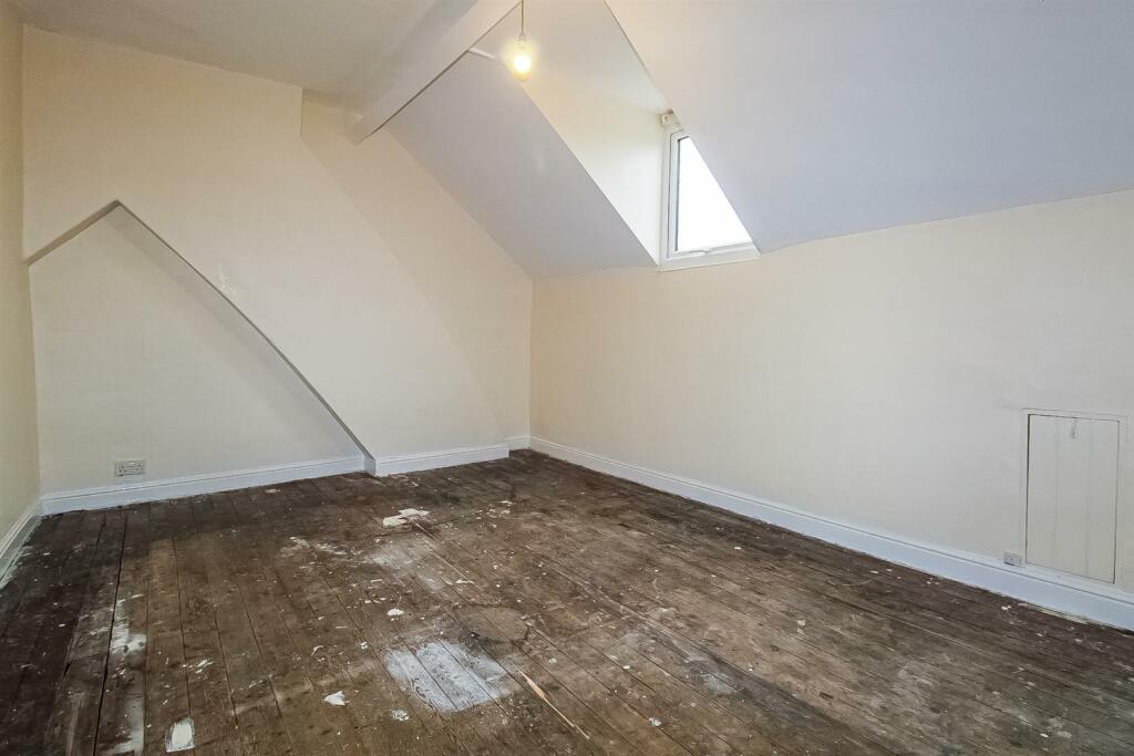 4 bed End of Terrace