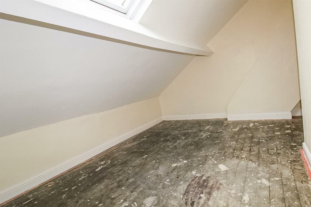 4 bed End of Terrace